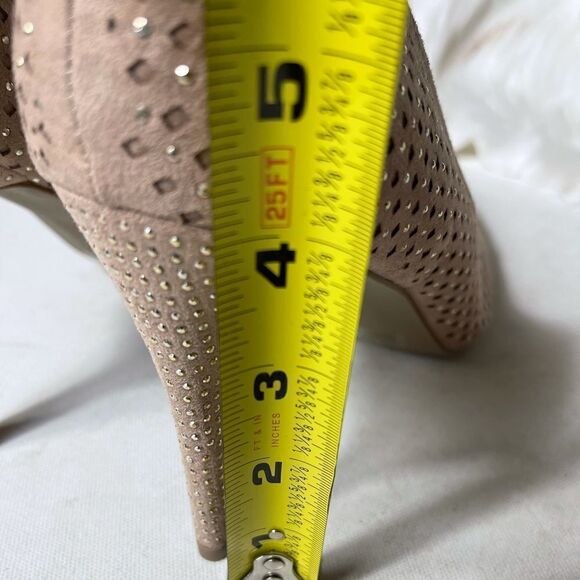 Report Jakee light pink perforated heels embellished with silver studs s… - Picture 6 of 7